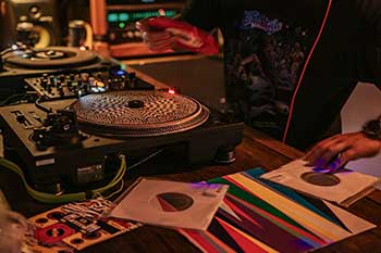 Strictly Vynil DJ Nights